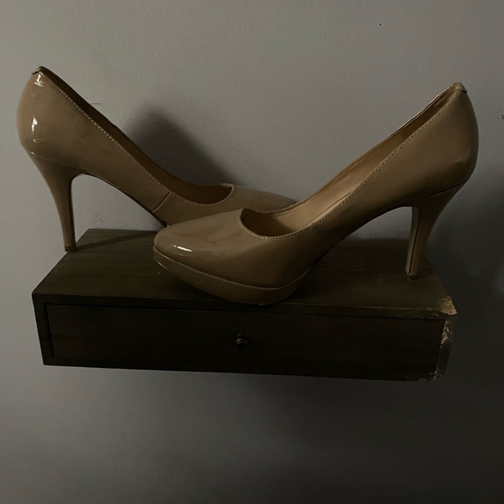 Nine West nude heels worn once